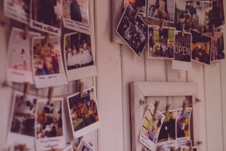 Magia papierowych zdjęć – jakie pamiątki możesz zachować dzięki wywołanym fotografiom?
