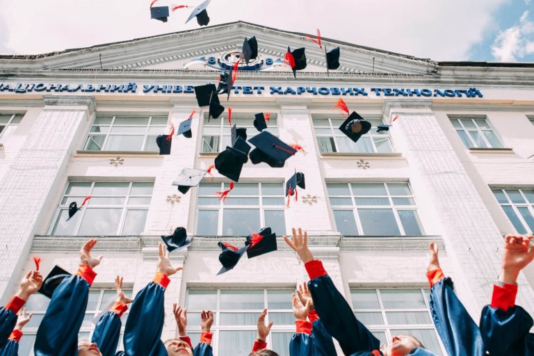 Praca dla studenta na wakacje – jak zarobić pieniądze i zdobyć cenne doświadczenie?