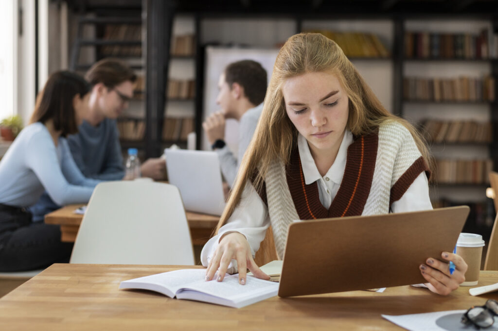 Personalizowany Planer Studencki 2025. Techniki zarządzania czasem dla studentów Wykorzystaj potencjał plannerów akademickich i zaplanuj semestr w kilku krokach!